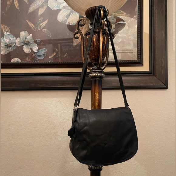 Giani Bernini please check all picture of condition - Picture 5 of 17